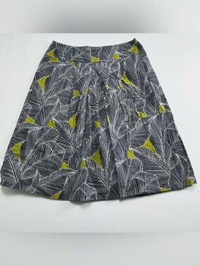 Women's Black & Olive Leaf-Print A-Line Skirt